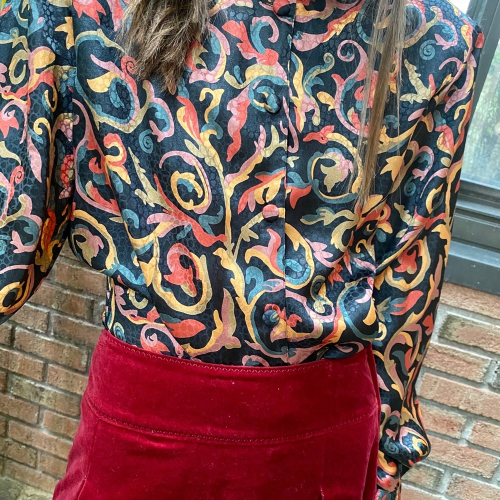 Vintage Button Down. Gorgeous Detailing - image 4